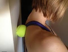 Massage dos avec balle de tennis